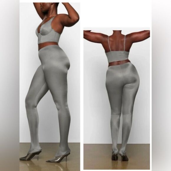 SKIMS Pants - SKIMS NWT Footed Leggings in the color Thunder Grey size S